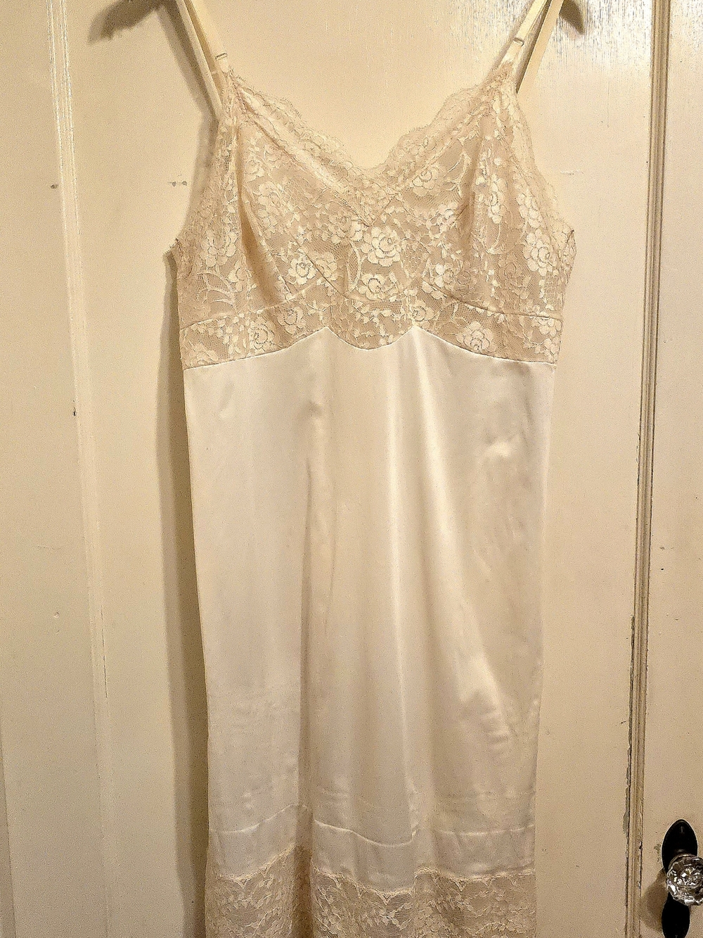Vintage Vanity Fair Satiny Shaped Slip Size 36